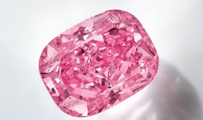 Diamante rosa "ultra-raro" deve ser vendido por mais de R$ 180 milhões em leilão