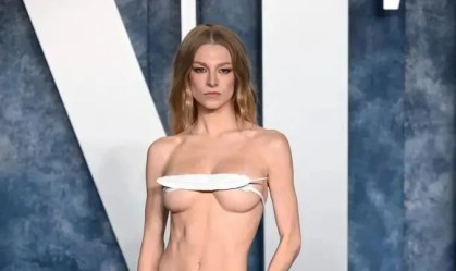 Look da atriz Hunter Schafer no Oscar 2023 mostra que "menos é mais" funciona