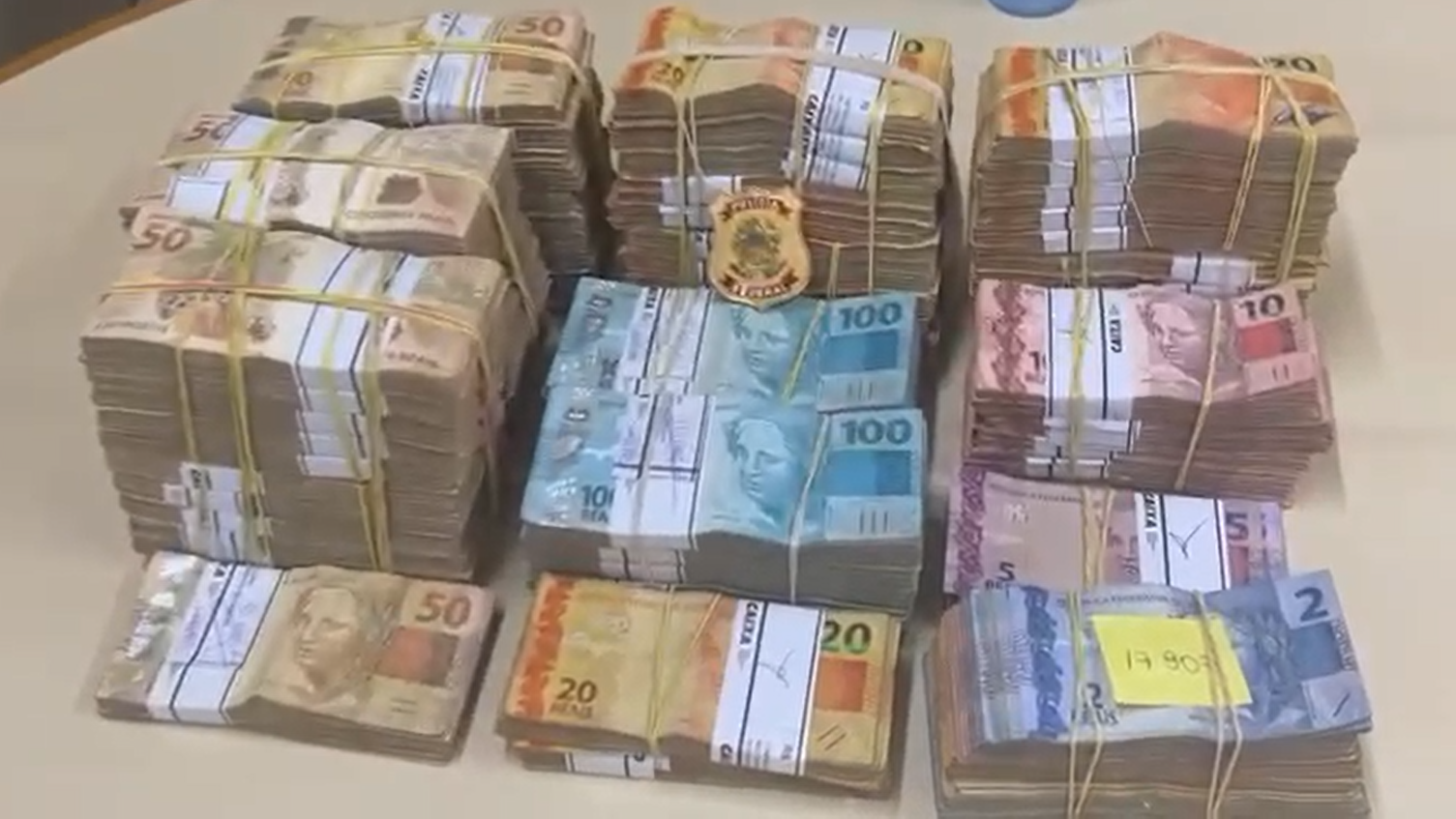 PF apreende R$ 1,5 milhão escondidos em mala em Minas Gerais