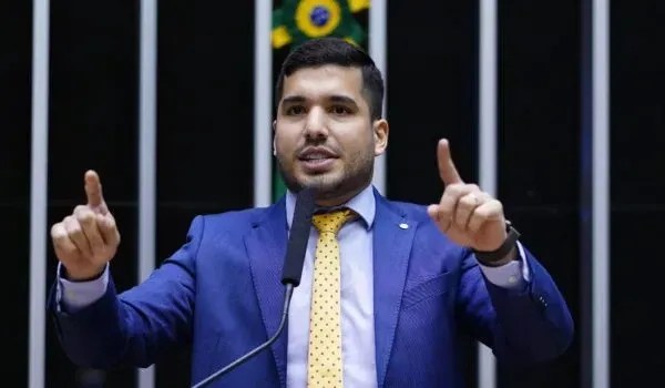 André Fernandes é autor de pedido de CPMI do 8 de janeiro e investigado no STF por ato