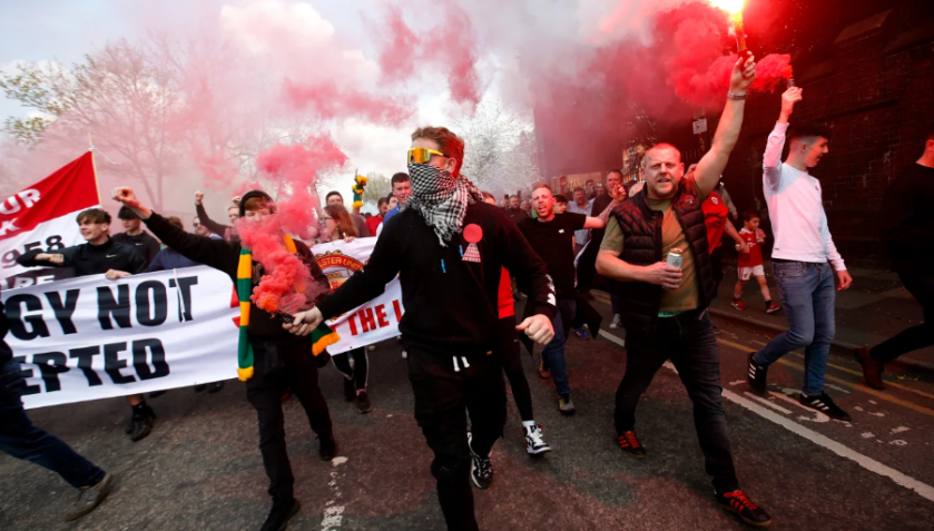 Torcedores do Manchester United protestam contra os donos do clube em abril de 2022. Ed Sykes/Action Images/Reuters