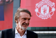 Apenas sopa e pão: dono do Manchester United corta refeições no clube