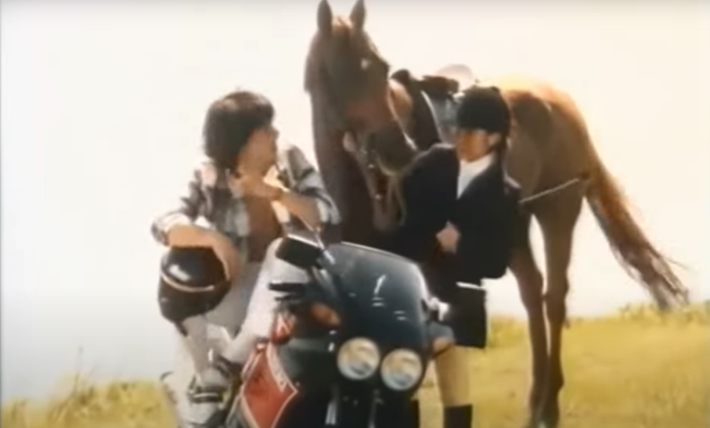 Michelle Yeoh e Jackie Chan em um comercial de 1984 / Reprodução