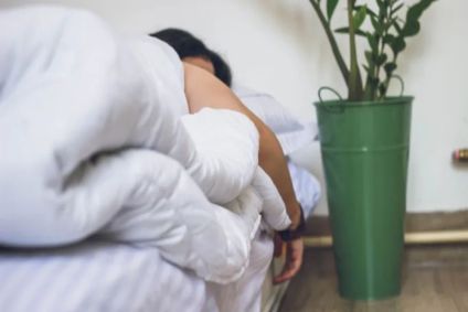 Algumas pessoas sentem que a presença do parceiro os ajuda a dormir melhor.