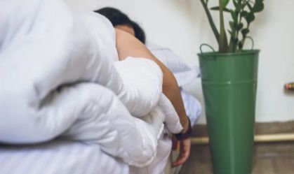 Não consegue dormir sem seu parceiro? Especialistas dão dicas