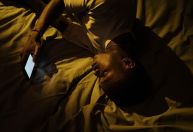 Dormir pouco aumenta o risco de desenvolver Alzheimer, diz estudo