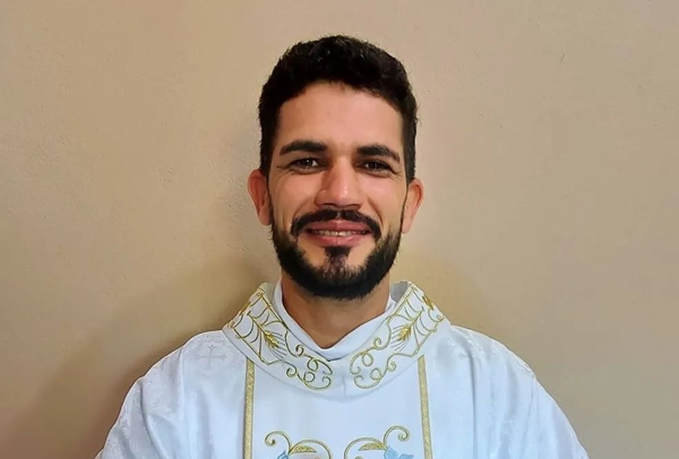 Polícia encontrou o corpo do padre Douglas Ferreira Leite, que atuava na Paróquia de Santa Bárbara, no município de Fervedouro (MG)