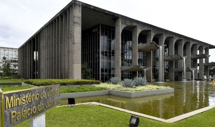 Defensoria pede ao Ministério da Justiça informações sobre novas regras migratórias
