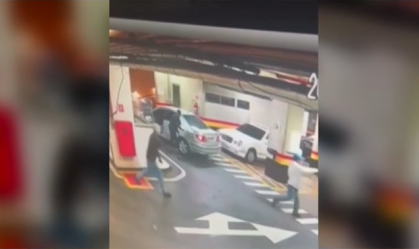 Bandidos roubam carros de luxo e funcionários de hotel, em São Paulo
