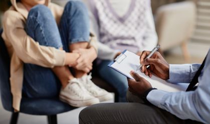 Constelação familiar realmente funciona? Entenda seus riscos