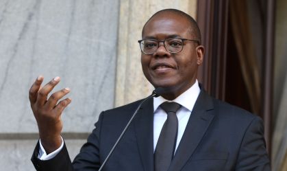 Auxiliares do ministro Silvio Almeida veem "fogo amigo" em movimentação para troca na pasta