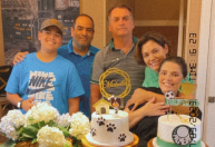 Bolsonaro e Michelle comemoram aniversário nos EUA com tema do Palmeiras e cães