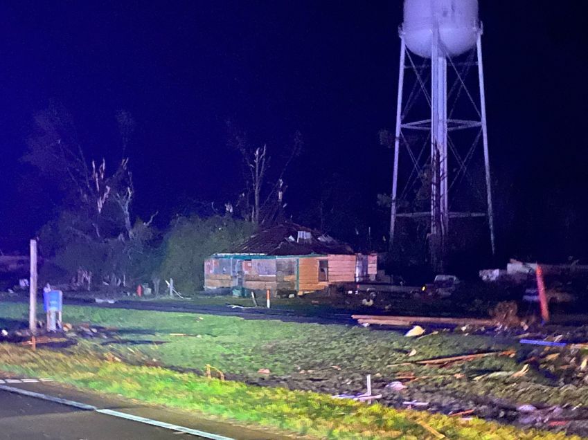 Danos de um tornado que atingiu Silver City na noite desta sexta-feira (24) / MHP Greenwood