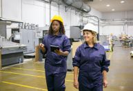 Mulheres ganham 14,7% a menos do que homens na indústria, mostra Fiesp