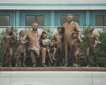 Com a escalada da tensão entre Estados Unidos e o país asiático, o mundo volta os olhos para o regime da Família Kim.