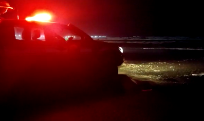 Duas pessoas seguem desaparecidas após naufrágio em SP; bombeiros mantêm buscas