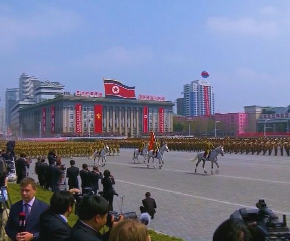 Parada militar na Coreia do Norte / CNN