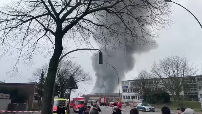 Polícia de Hamburgo evacua pessoas após alerta de possível fumaça tóxica