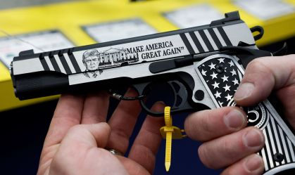 Trump e outros aspirantes à Casa Branca buscam apoio de grupo defensor de armas