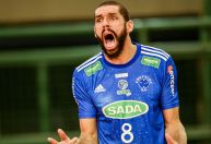 Vôlei: Após polêmica, Cruzeiro anuncia renovação com oposto Wallace