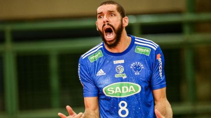 Wallace em ação pelo Sada Cruzeiro.