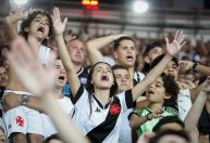 Vascaínos superam rivais como mais fanáticos do Sudeste, mostra “O Maior Raio-X do Torcedor”