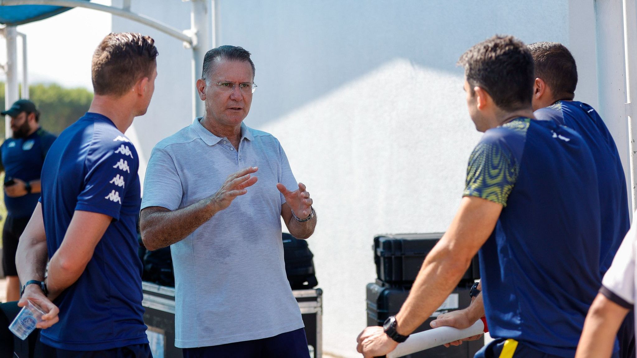 Wilson Seneme orienta árbitros em treinamento da CBF