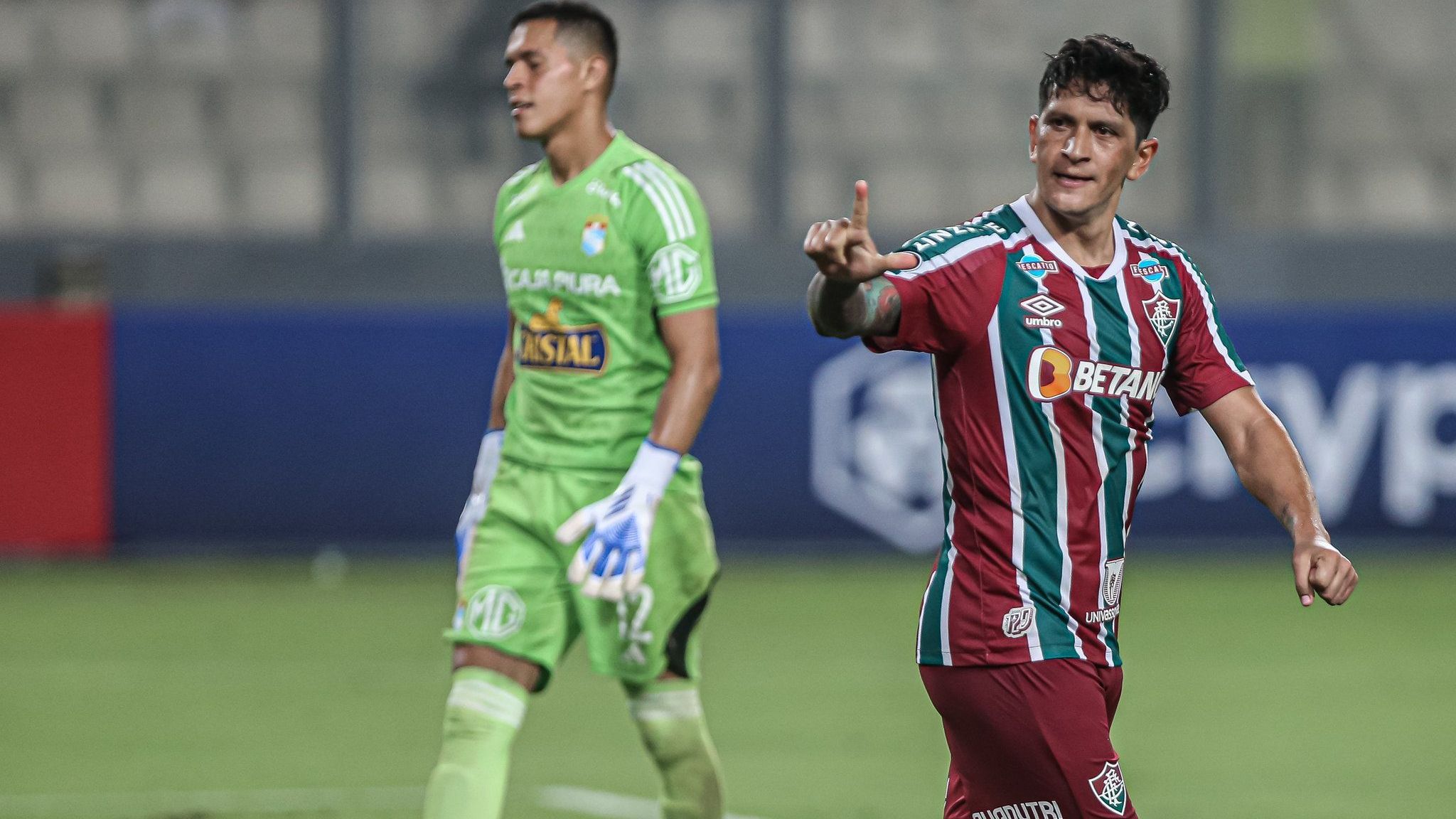 Cano comemora um dos gols do Fluminense no Peru