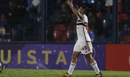 Após vitória, São Paulo sofre com problema em voo para deixar a Argentina