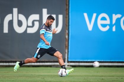 Luis Suárez voltou a treinar no campo nesta quarta-feira (28)