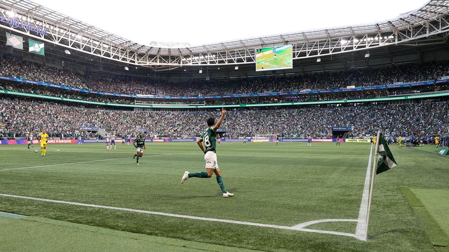 Torcida do Palmeiras comemora gol do título paulista