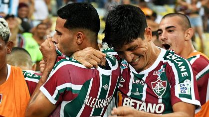 Alexsander e Cano comemoram o quarto gol do Fluminense sobre o Flamengo no Maracanã