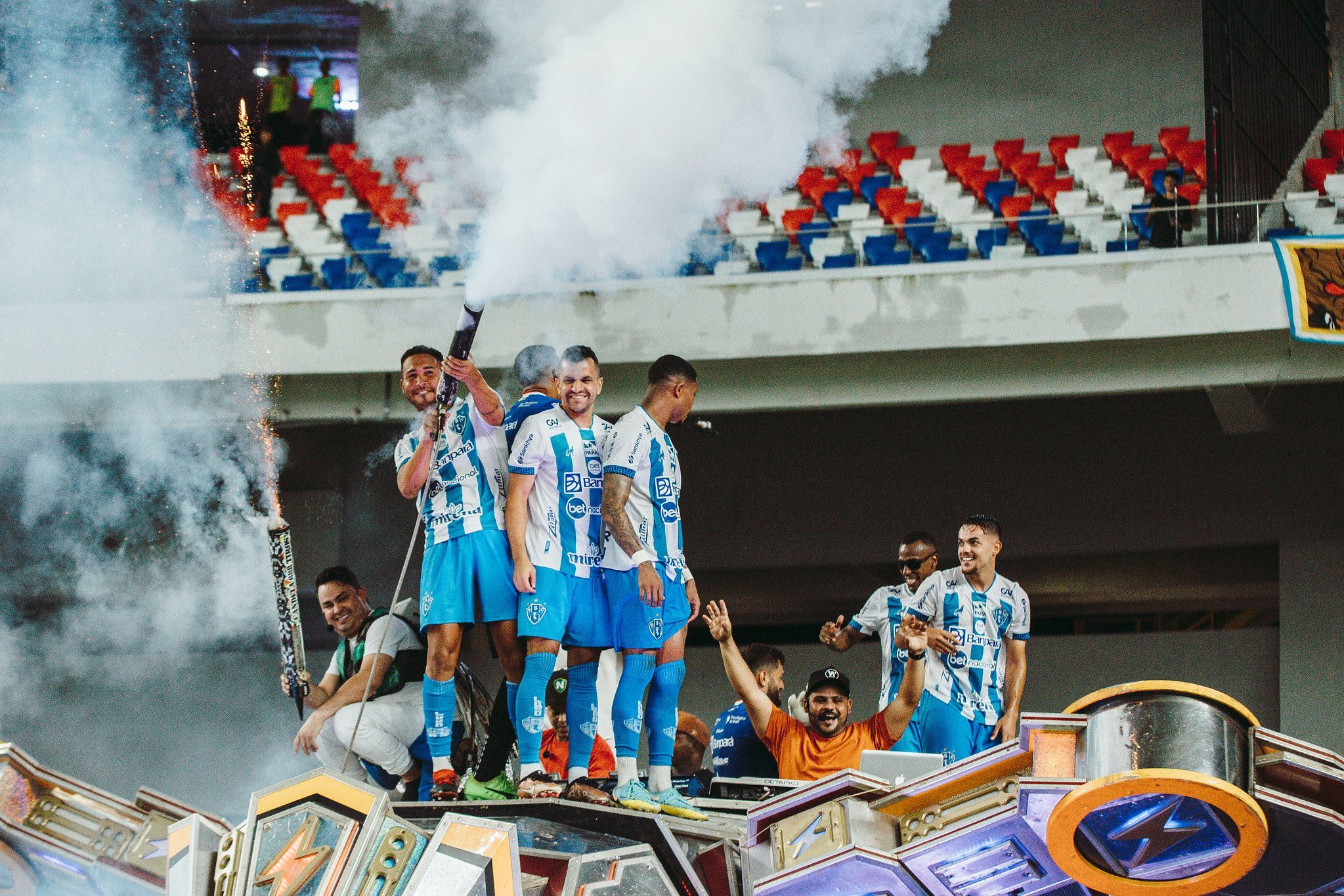 Jogadores do Paysandu comemoram vitória sobre o Remo no Campeonato Paraense 2023