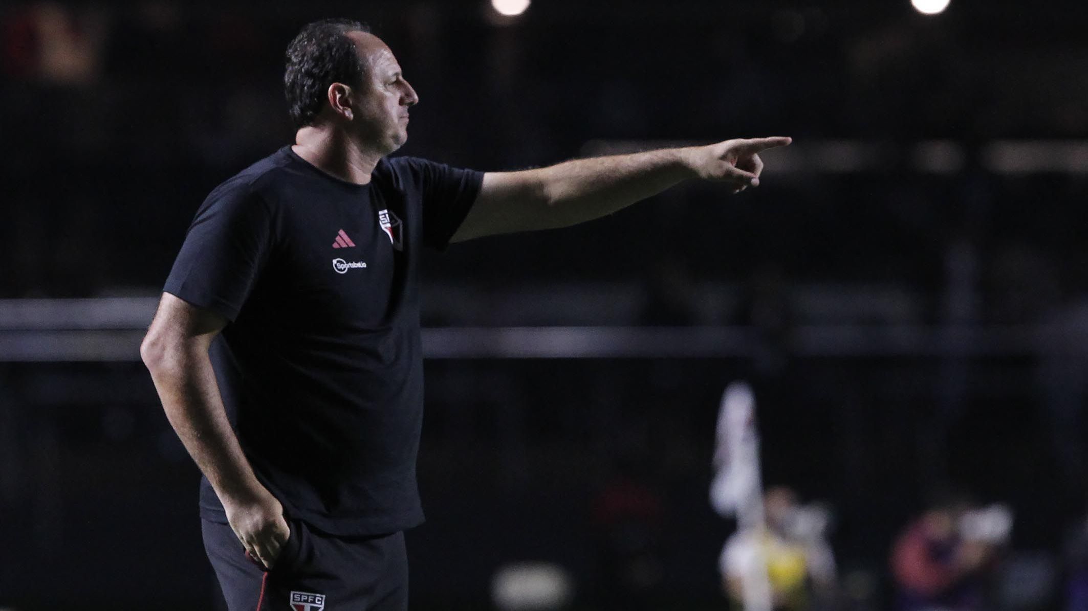 Rogério Ceni tem a missão de comandar o São Paulo no Brasileirão