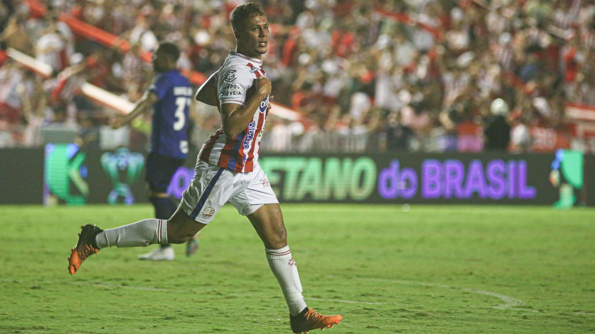 Gabriel Santiago marcou o gol da vitória do Náutico sobre o Cruzeiro