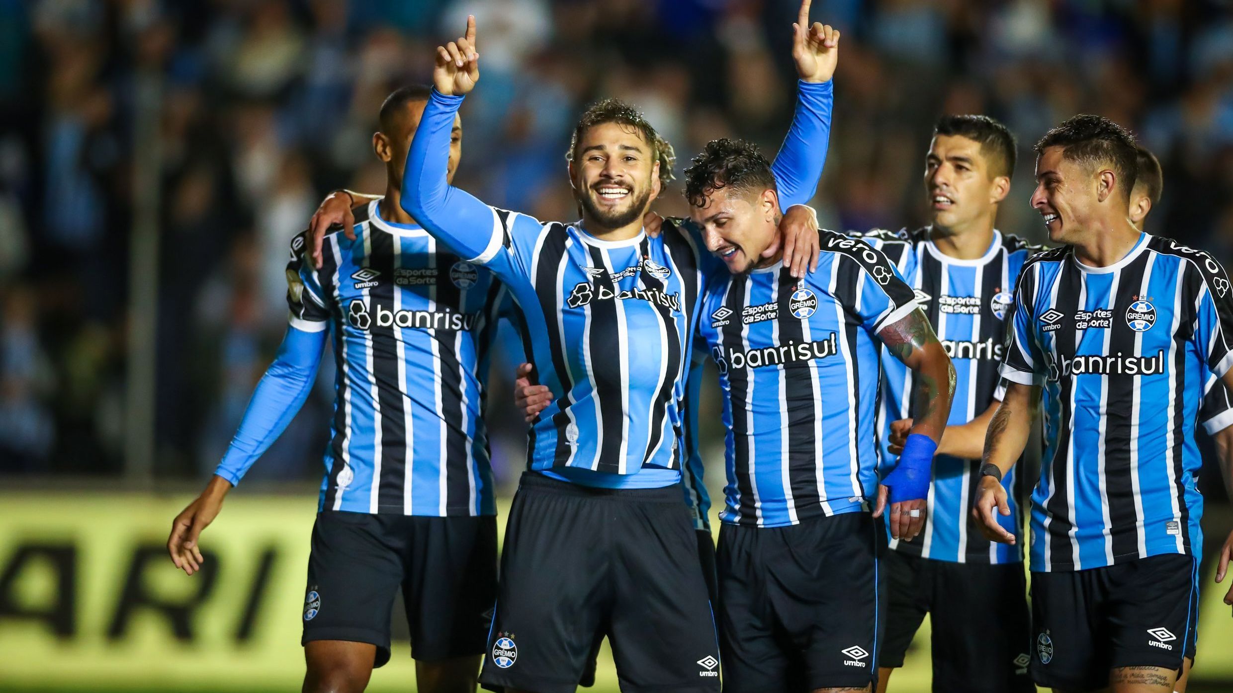 João Pedro comemora gol marcado no Alfredo Jaconi