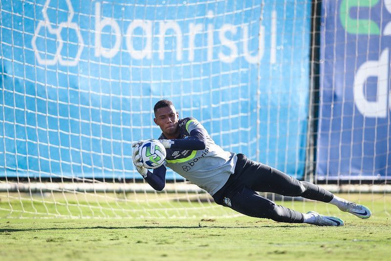 Adriel no treino do Grêmio, em Porto Alegre.