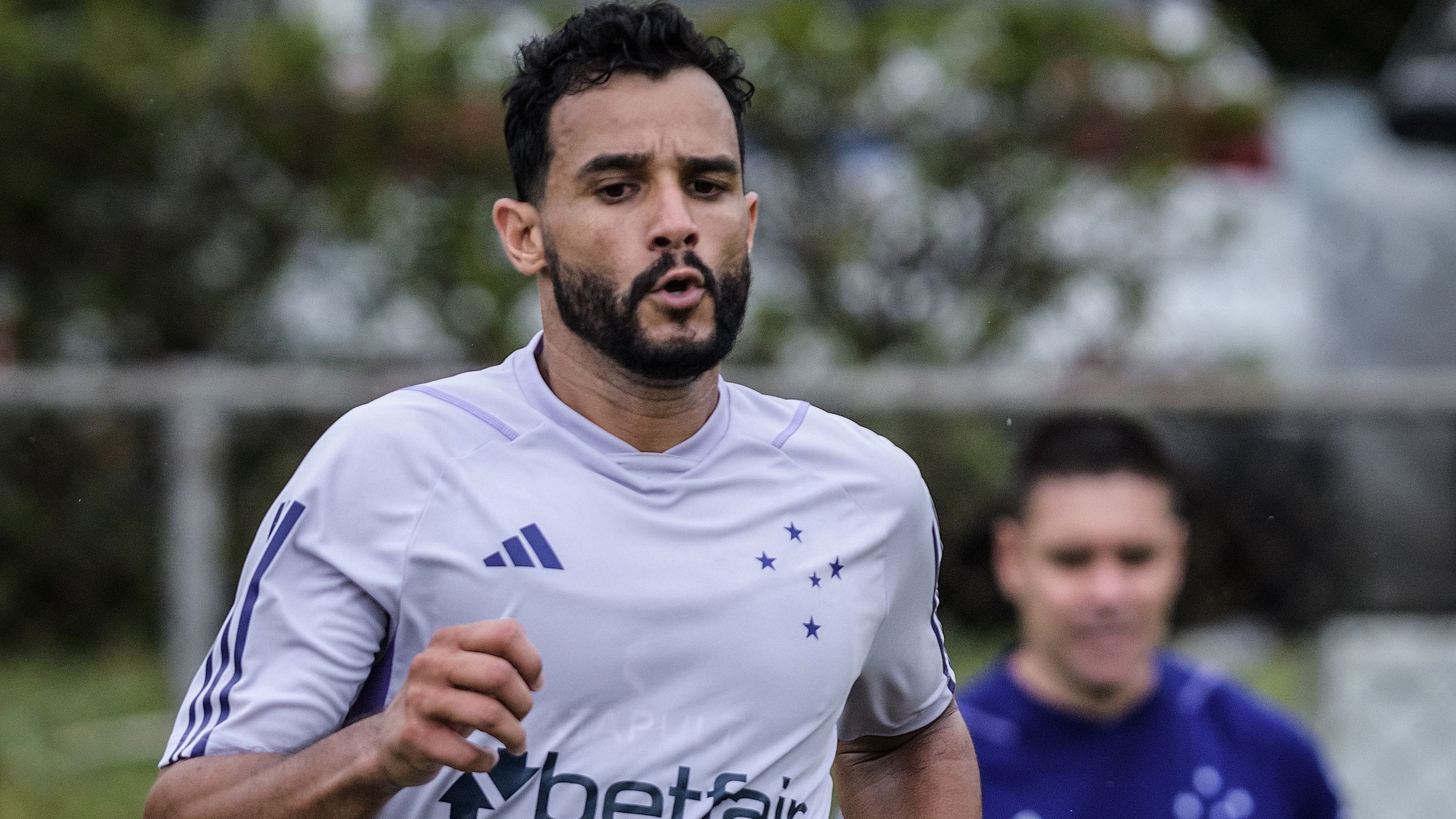 Henrique Dourado em treino pelo Cruzeiro
