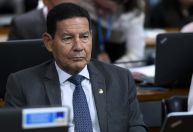 Mourão: Bolsonaro estava abatido, mas não falou em ruptura da democracia