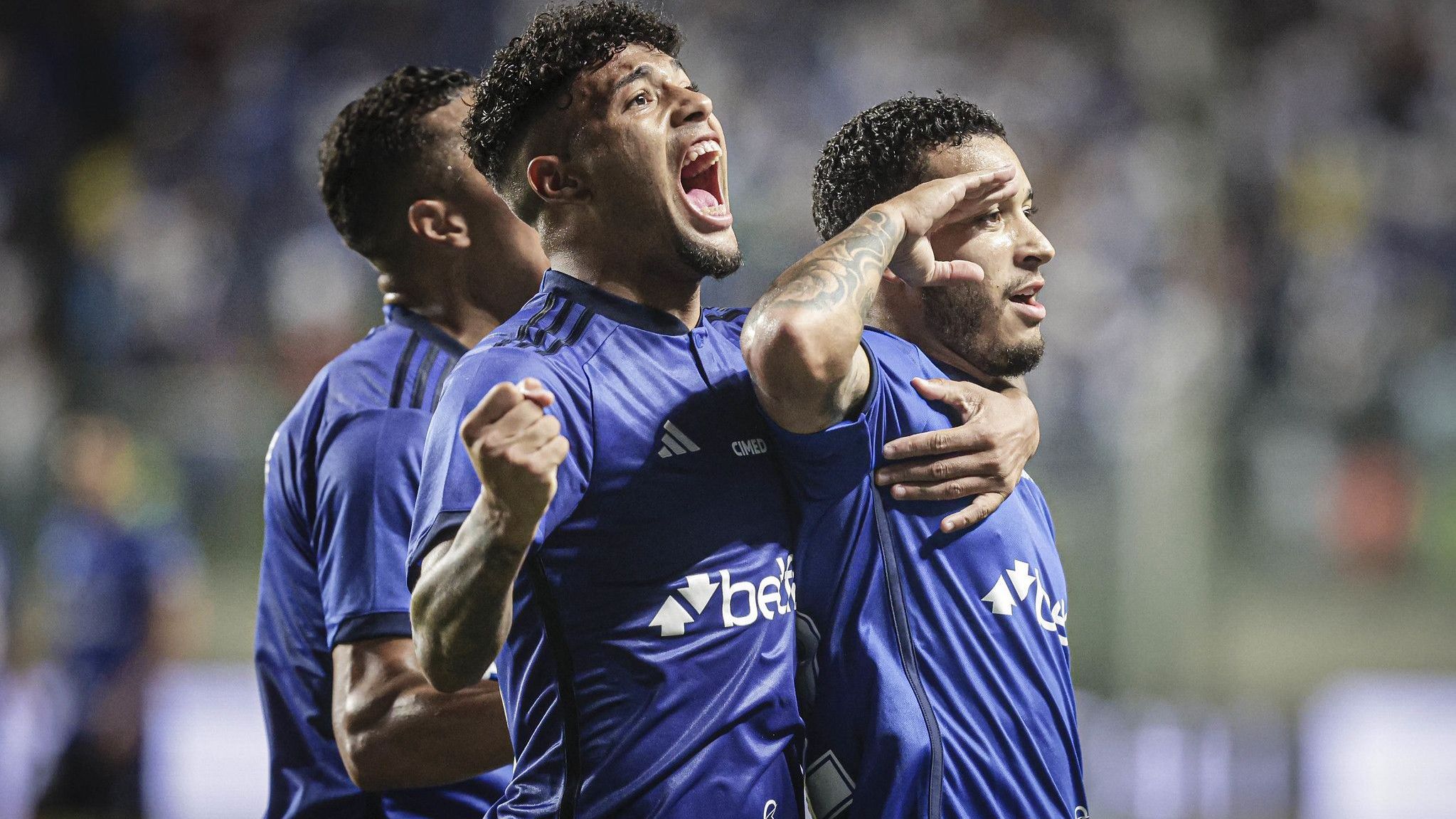 Jogadores do Cruzeiro comemoram o primeiro gol sobre o Náutico