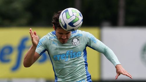 Raphael Veiga no treino do Palmeiras nesta quinta-feira
