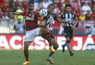 No Maracanã, Botafogo bate Flamengo por 3 a 2 e assume liderança no Brasileiro