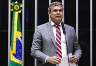 PT vai agir se ele ficar interferindo na Comissão lá dos EUA, diz Lindbergh