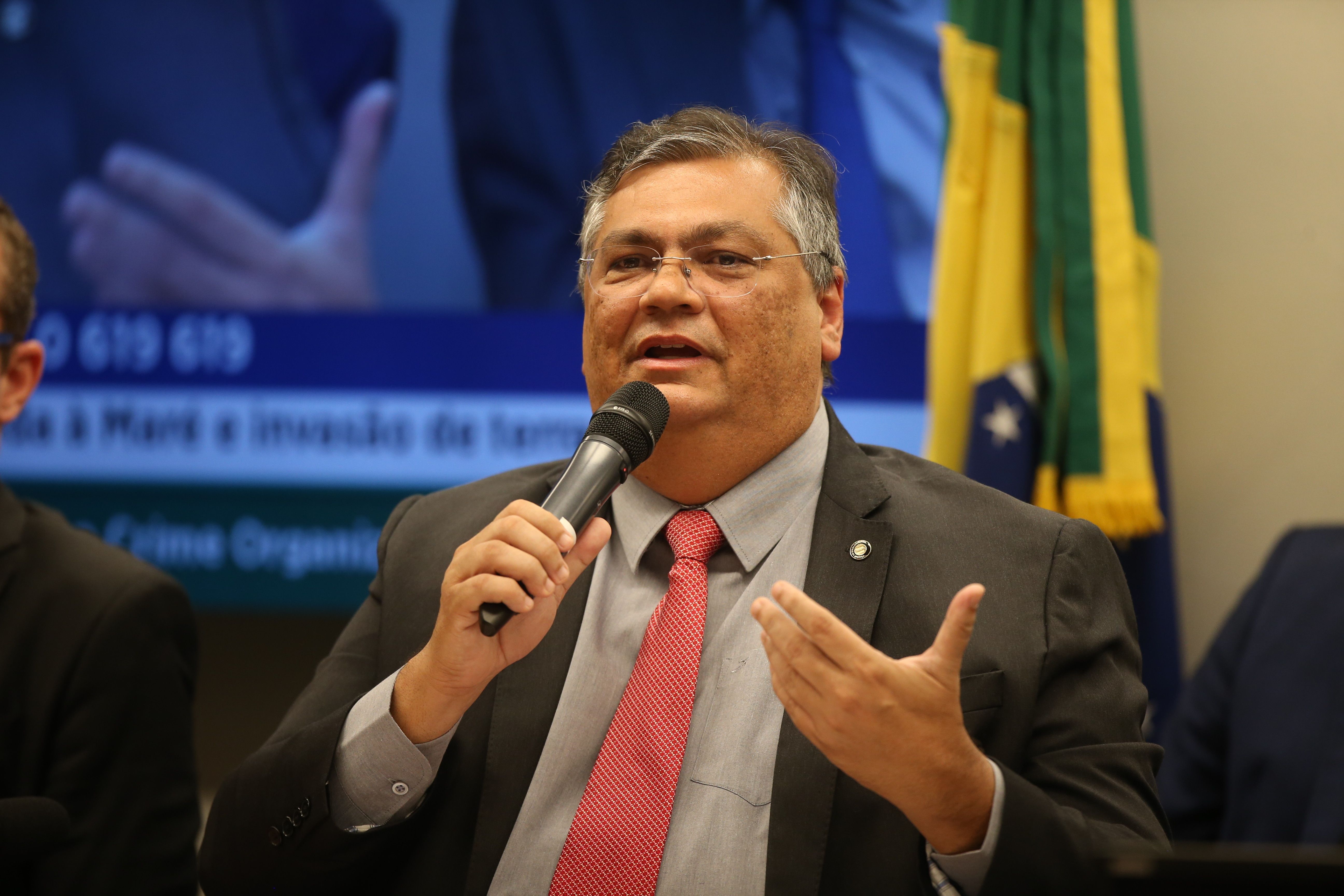 Dino volta à Camara para falar sobre políticas de armas