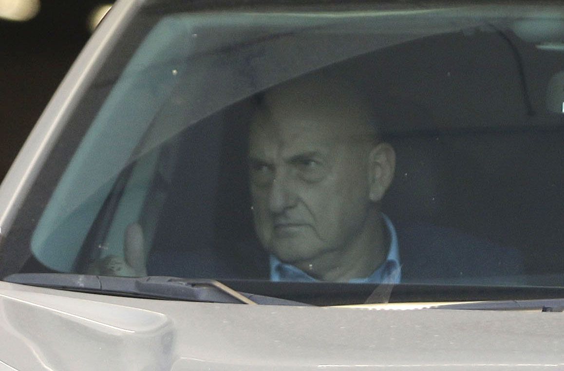 General Gonçalves Dias, ex-chefe do GSI, deixa a sede da Polícia Federal, em Brasília, após depor