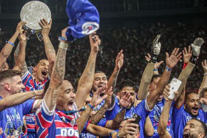 Jogadores do Fortaleza comemoram o título cearense sobre o rival Ceará