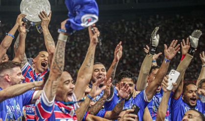 Jogadores do Fortaleza comemoram o título cearense sobre o rival Ceará