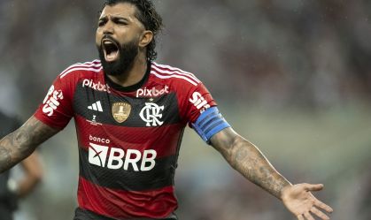 Gabigol se irrita com torcedor do Fluminense que o filmava e reage; veja