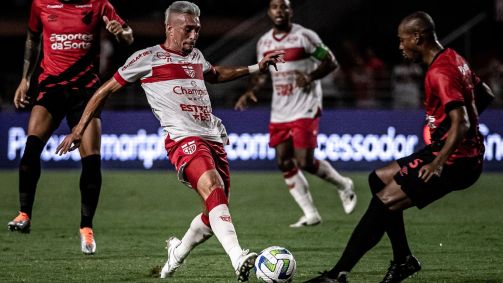 Athletico e CRB se enfrentaram em Maceió