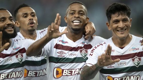 Jogadores do Fluminense comemoram o gol de Keno contra o Paysandu